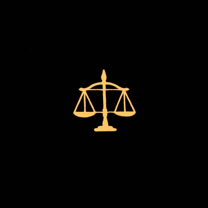 پلاک طلا طرح ترازوی عدالت