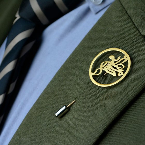 گل کت با پلاک طلا اسم وحید