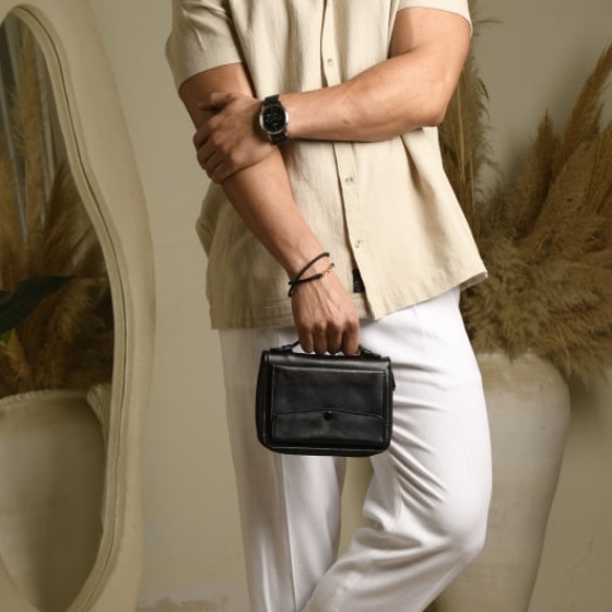 کیف پاسپورتی طرح رایان چرم مشکی ساده