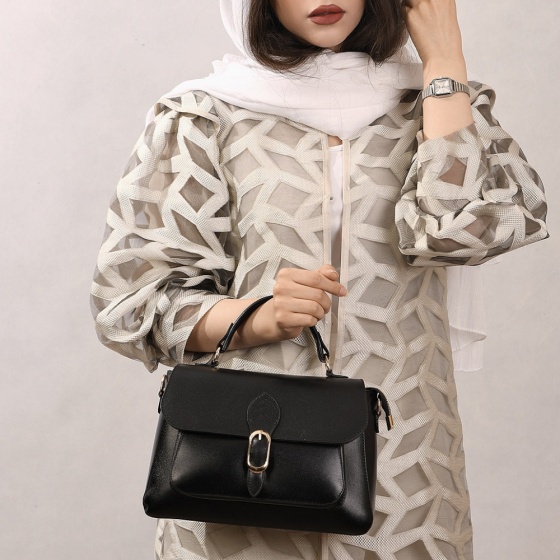 کیف مجلسی زنانه طرح نفیس چرم ساده مشکی