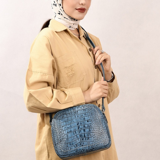 کیف دوشی زنانه طرح هیفا چرم کروکودیل آبی