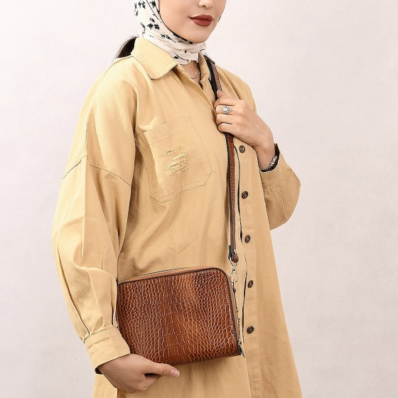 کیف دوشی زنانه طرح مهتاب چرم کروکودیل عسلی