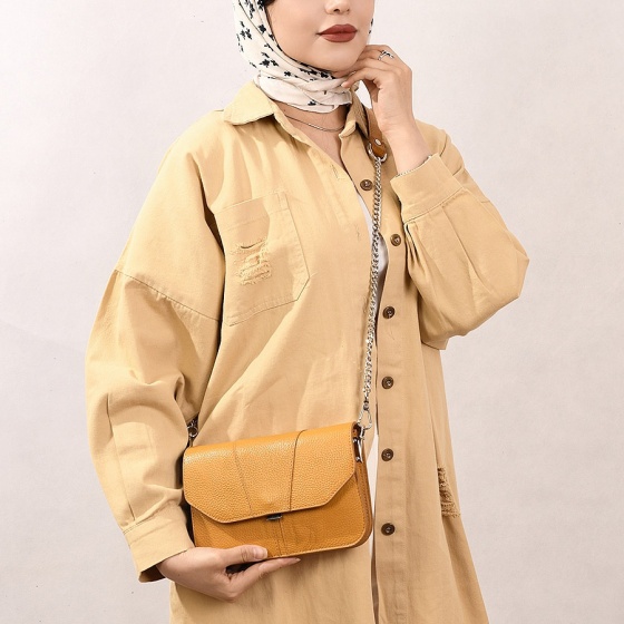 کیف دوشی زنانه طرح ستین چرم فلوتر زرد I2