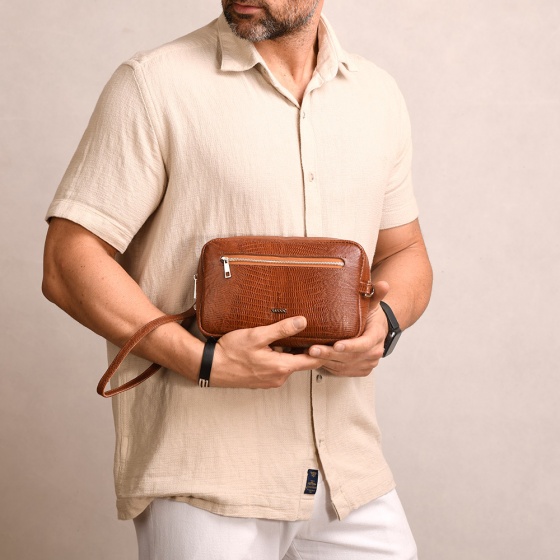 کیف پاسپورتی طرح اورانوس چرم لیزارد عسلی