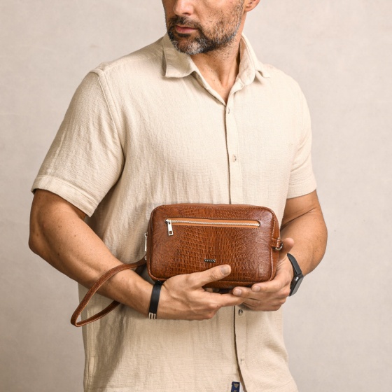 کیف پاسپورتی طرح اورانوس چرم ساده عسلی