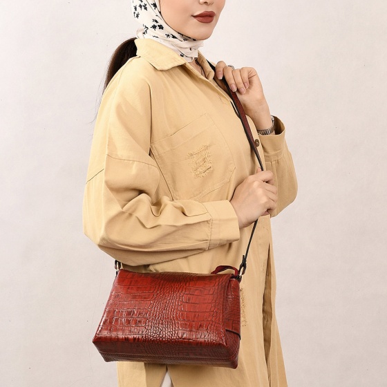 کیف زنانه مجلسی طرح نسیم چرم کروکودیل زرشکی