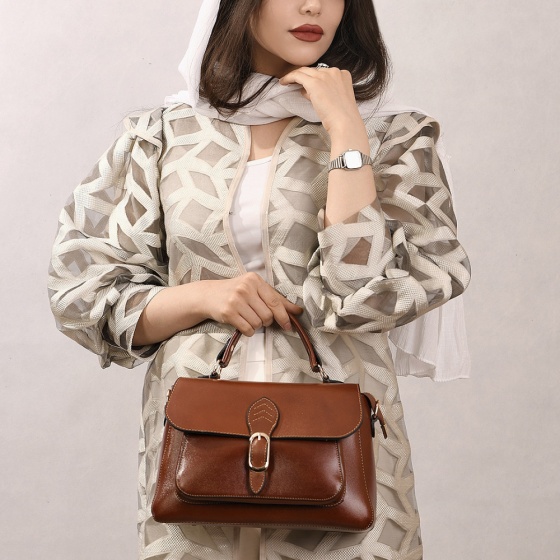 کیف مجلسی زنانه طرح نفیس چرم ساده عسلی