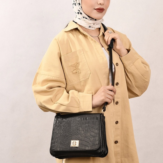 کیف دوشی زنانه طرح ریحانه بزرگ چرم فلوتر مشکی