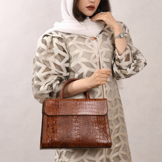 کیف اداری زنانه طرح مینی ساشا چرم کروکودیل عسلی E1