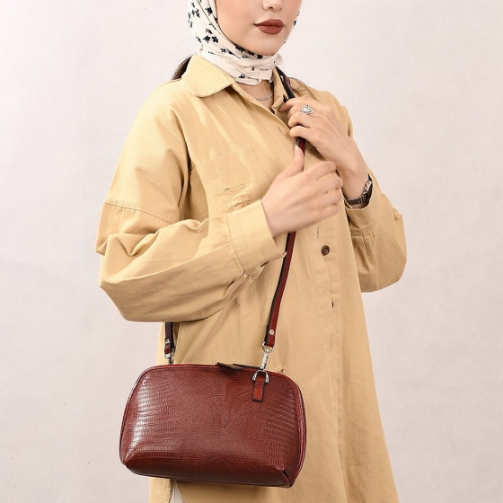 کیف دوشی زنانه طرح وینا چرم لیزارد زرشکی