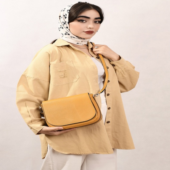 کیف دوشی زنانه طرح رستا بزرگ چرم فلوتر زرد