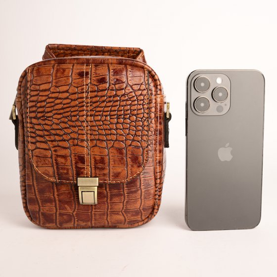 کیف دوشی مردانه طرح نگین کوچک چرم کروکودیل عسلی