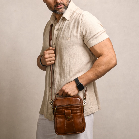 کیف کراس بادی مردانه طرح مینی اطلس چرم ساده عسلی