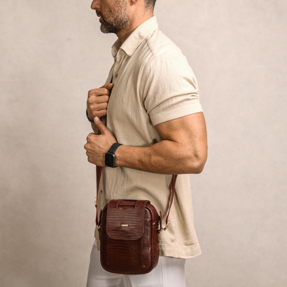 کیف کراس بادی مردانه طرح اسپرت چرم لیزارد زرشکی