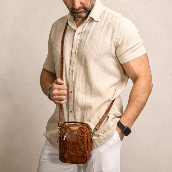 کیف کراس بادی مردانه طرح آیریک چرم کروکودیل عسلی