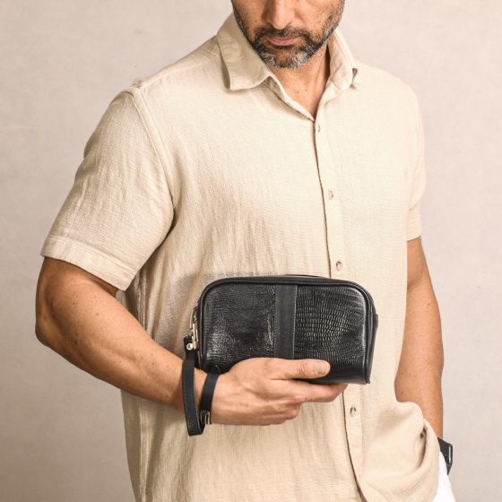 کیف پاسپورتی طرح سزار چرم لیزارد مشکی