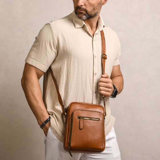 کیف کراس بادی مردانه طرح هامون چرم فلوتر عسلی A3