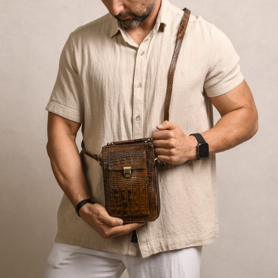 کیف کراس بادی مردانه طرح آرکان چرم کروکودیل قهوه ای B1
