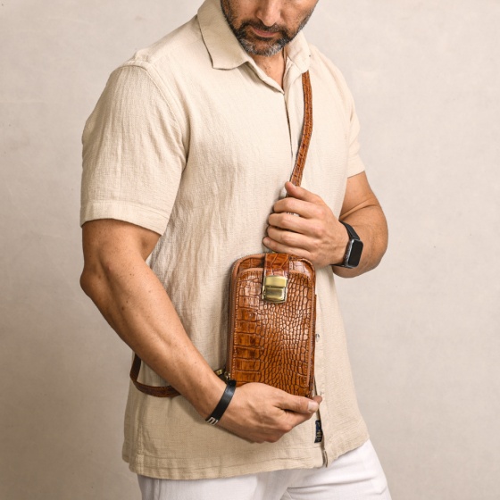 کیف کراس بادی مردانه طرح آگرین چرم کروکودیل عسلی B1