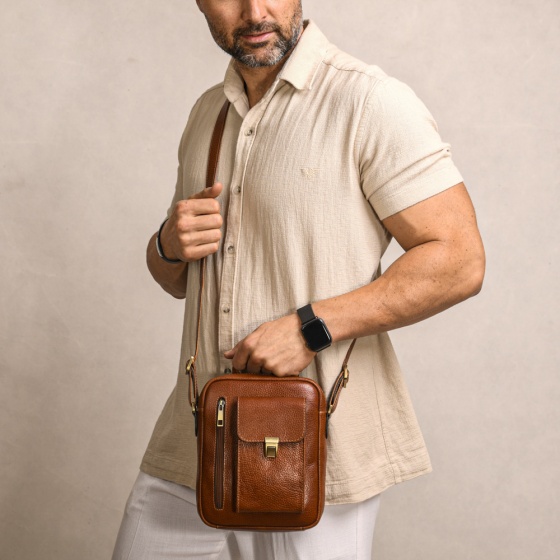 کیف کراس بادی مردانه طرح ساتیا چرم فلوتر عسلی B1/D2