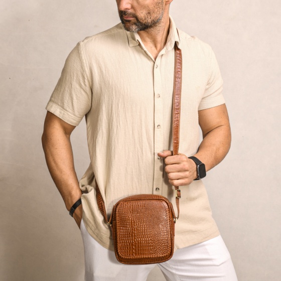 کیف کراس بادی مردانه طرح کایسر چرم کروکودیل عسلی