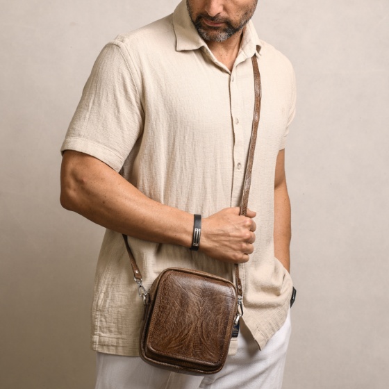 کیف کراس بادی مردانه طرح کایسر چرم لیزارد کرم