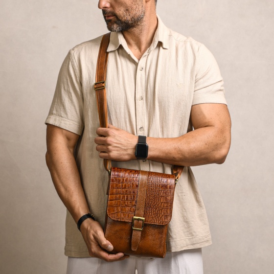 کیف کراس بادی مردانه طرح سپنتا چرم فلوتر عسلی B2