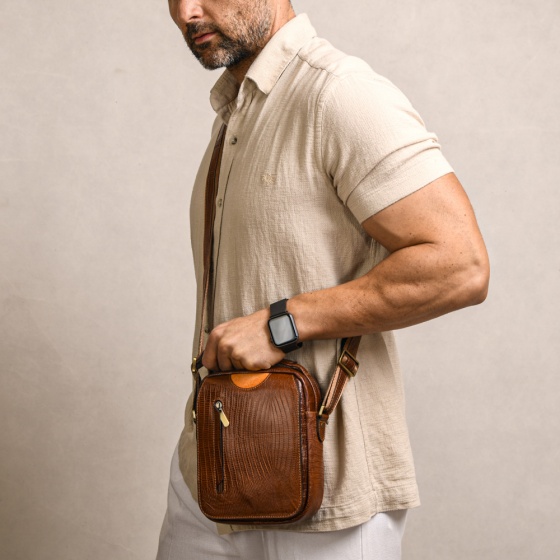 کیف کراس بادی مردانه طرح آیریک بزرگ چرم لیزارد عسلی