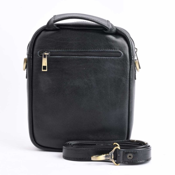کیف کراس بادی مردانه طرح فارا چرم ساده مشکی D2