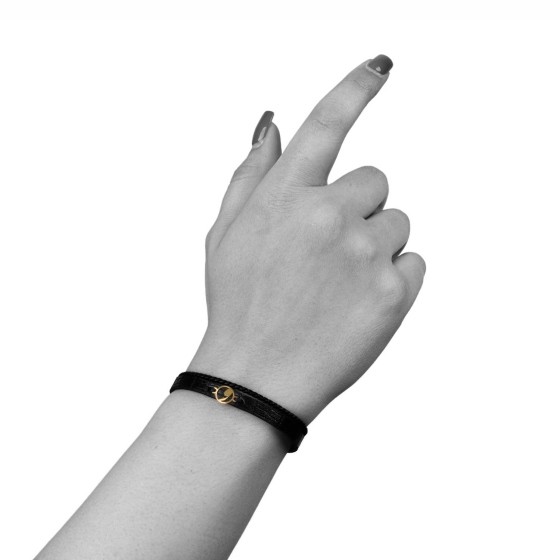 دستبند زنانه طلا چرم حرف و