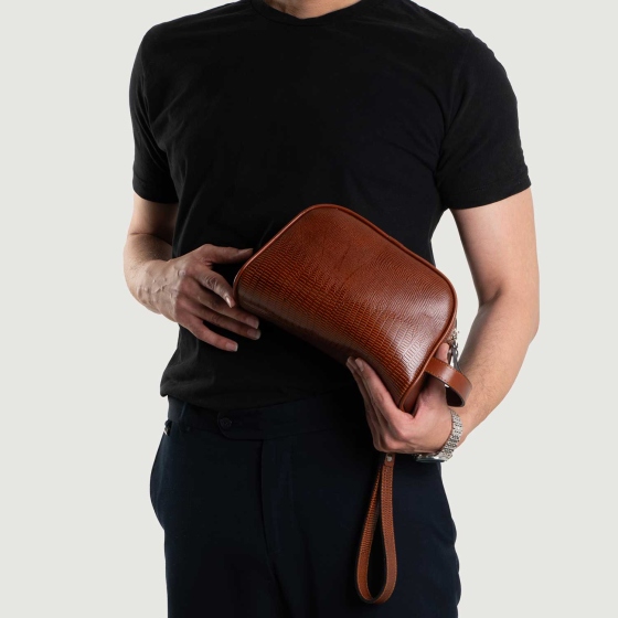 کیف دستی چرم طبیعی طرح دارا عسلی لیزارد مردانه