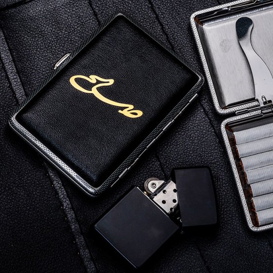 جعبه سیگار چرم و طلا اسم صالح