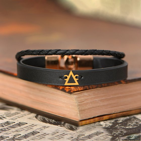دستبند طلا چرم با پلاک طرح مثلث