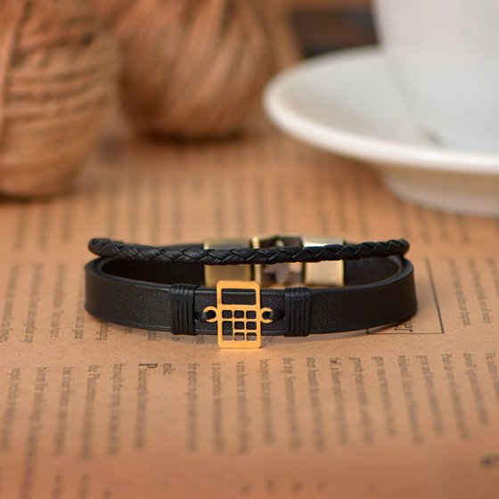 دستبند طلا چرم با پلاک طرح ماشین حساب