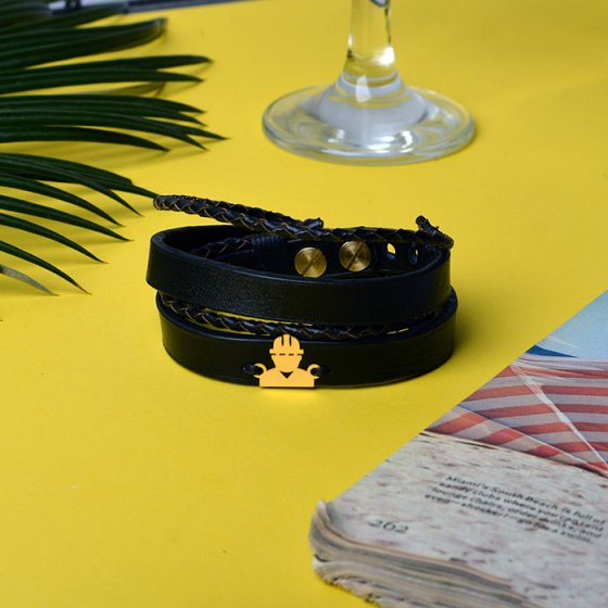 دستبند طلا چرم با پلاک طرح مهندس